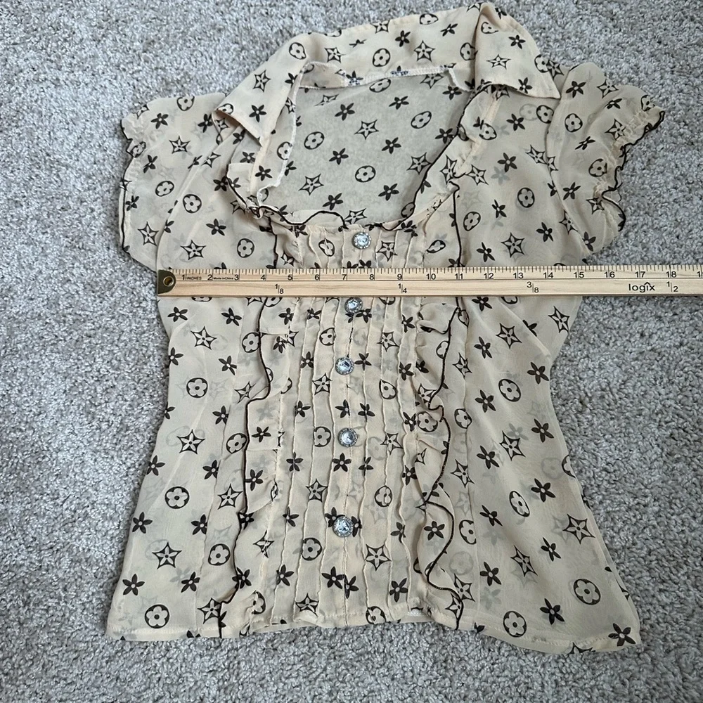 Cream Ruffle Button-Front Short Sleeve Blouse - Picture 5 of 7